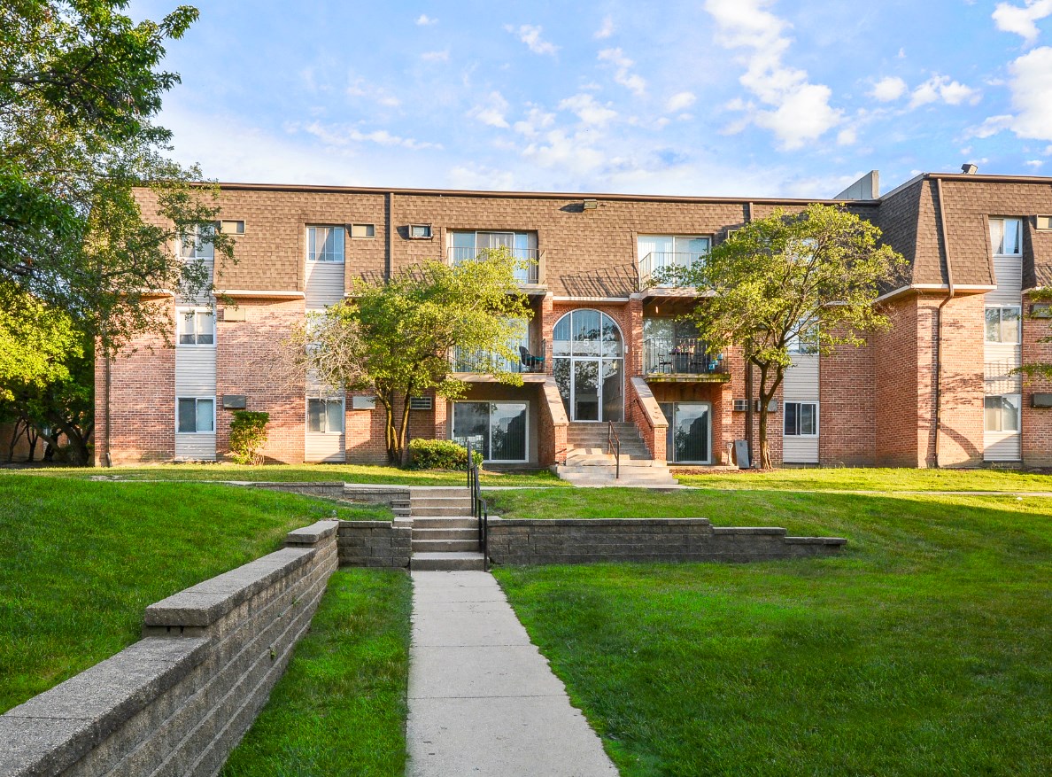 Willow Hill Apartments | Apartments in Justice, IL